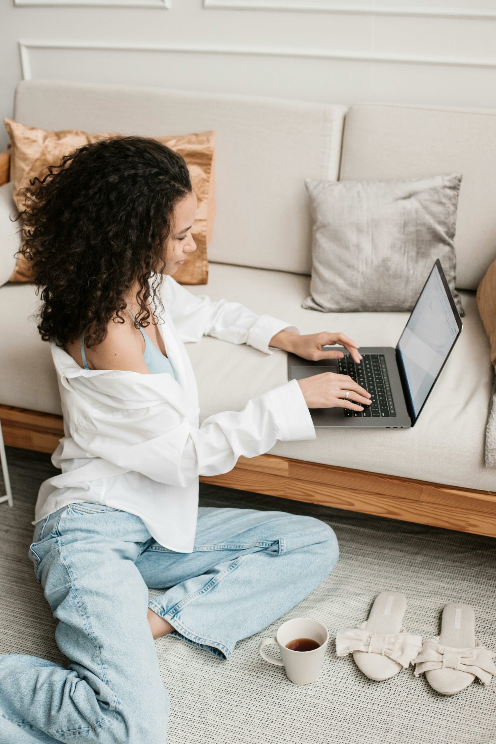 biopic woman on laptop - small business seo